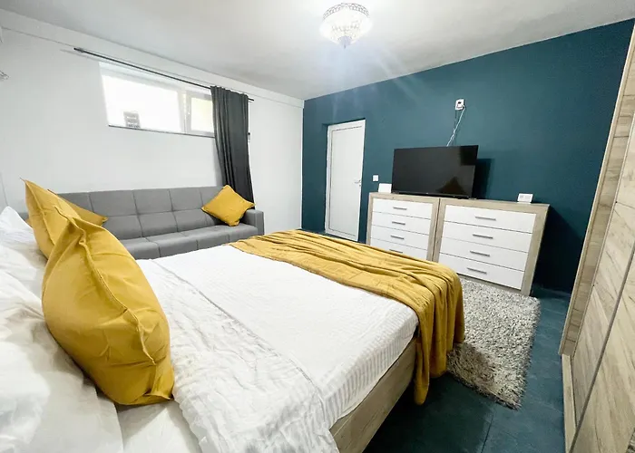 Blue - Half Ground Level With Windows - Demisol Bukarest