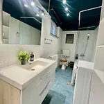 아파트 Blue - Half Ground Level With Windows - Demisol
