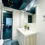 아파트 Blue - Half Ground Level With Windows - Demisol *