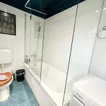 아파트 Blue - Half Ground Level With Windows - Demisol