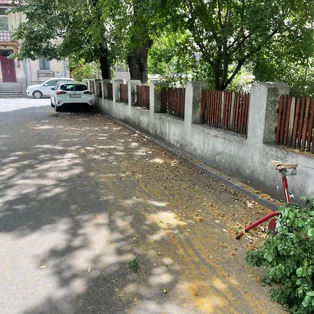 Blue - Half Ground Level With Windows - Demisol Διαμέρισμα *