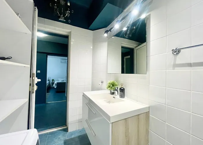 Appartement Blue - Half Ground Level With Windows - Demisol *