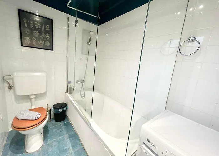 Appartement Blue - Half Ground Level With Windows - Demisol